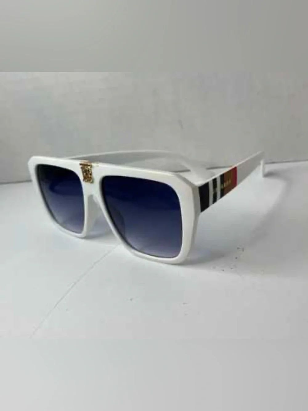 Burberry sunglasses 🕶️